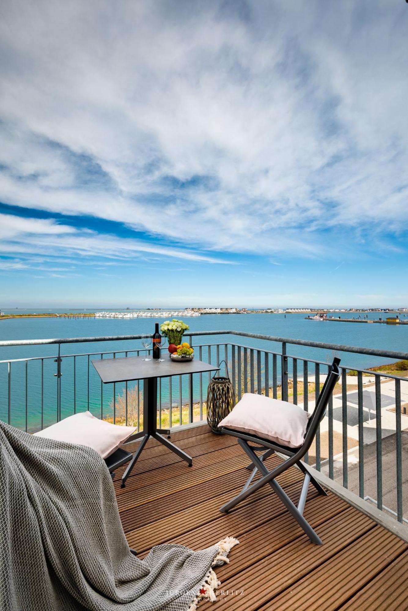 Apartment Sailors View *